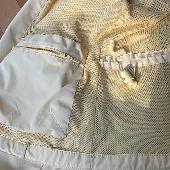 Izod buttercream mesh lined drawstring back convertible to vest golf jacket. Med - Picture 11 of 11